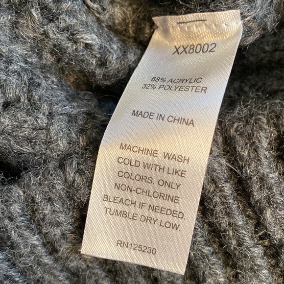 NWT Gray Sweater - Picture 6 of 6